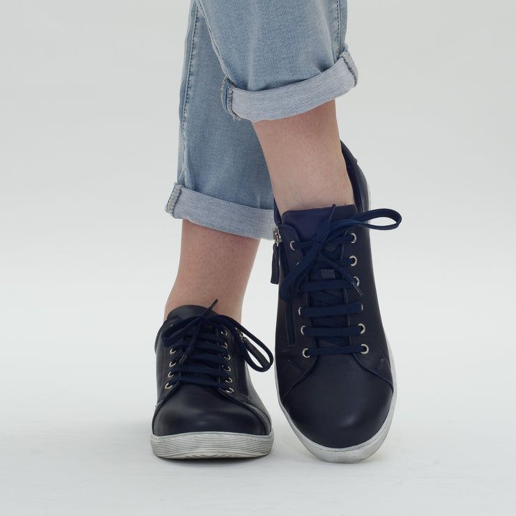 Rilassare Tommie Navy Model Shot. Size 44 womens shoes
