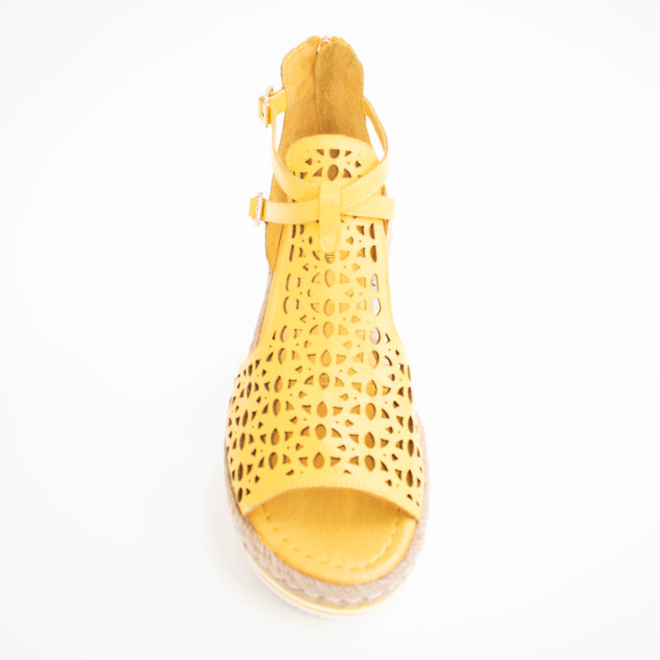 Django and Juliette Accra Yellow Sandals top. Size 42 womens shoes