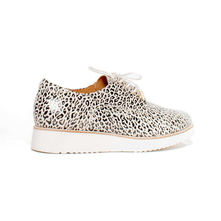 Gelato Addiction Cream Leopard Print Shoe back. Size 44 womens shoes