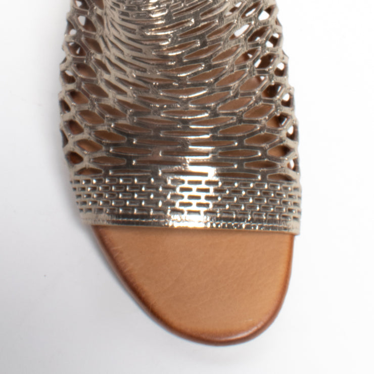 Cabello Alaca Pewter Sandal toe. Size 43 womens shoes