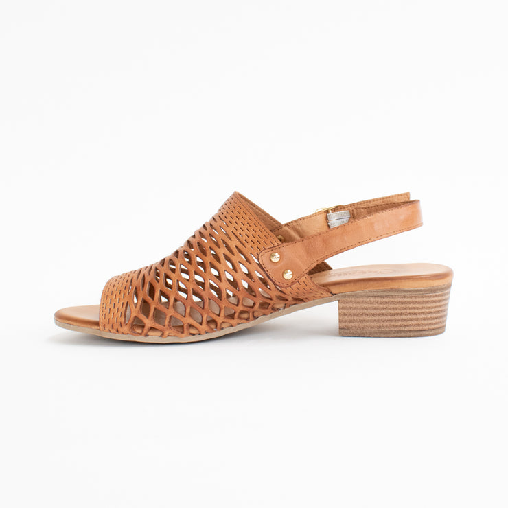 Cabello Alaca Tan Sandals inside. Size 42 womens shoes