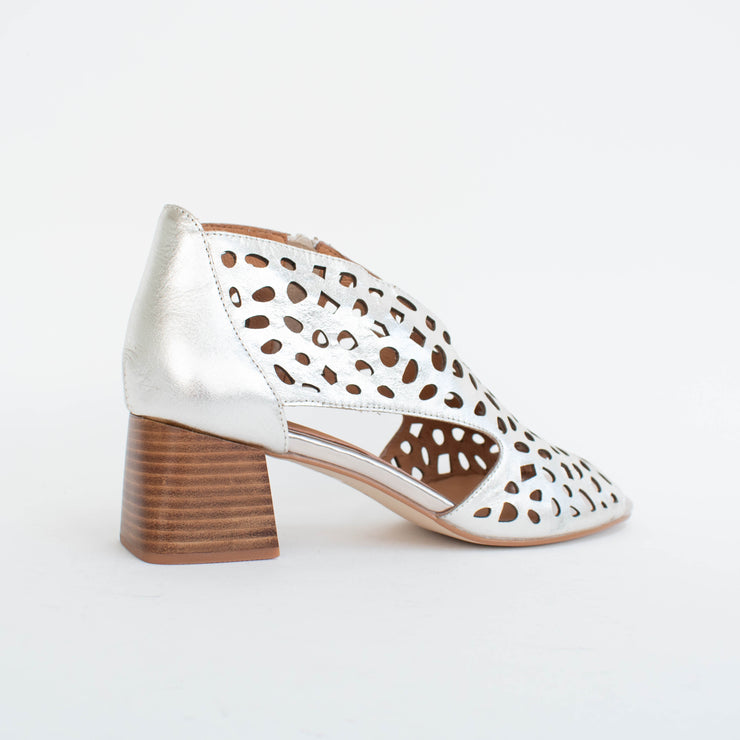 Bresley Amon Silver Sandals back. Size 44 womens shoes