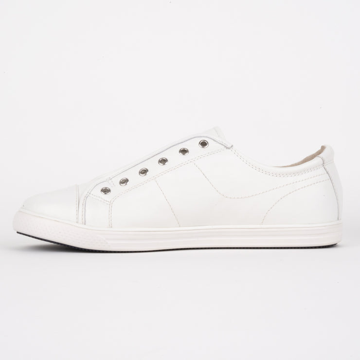 Frankie4 Nat II White Sneakers inside. Size 10 womens shoes