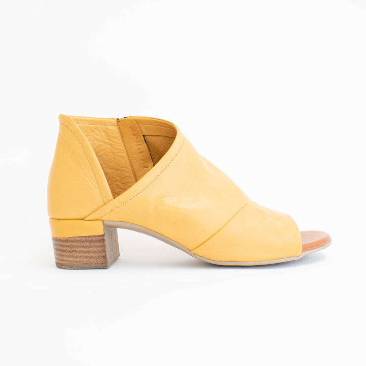 Hinako Barclay Noce Sandals side. Size 42 womens shoes