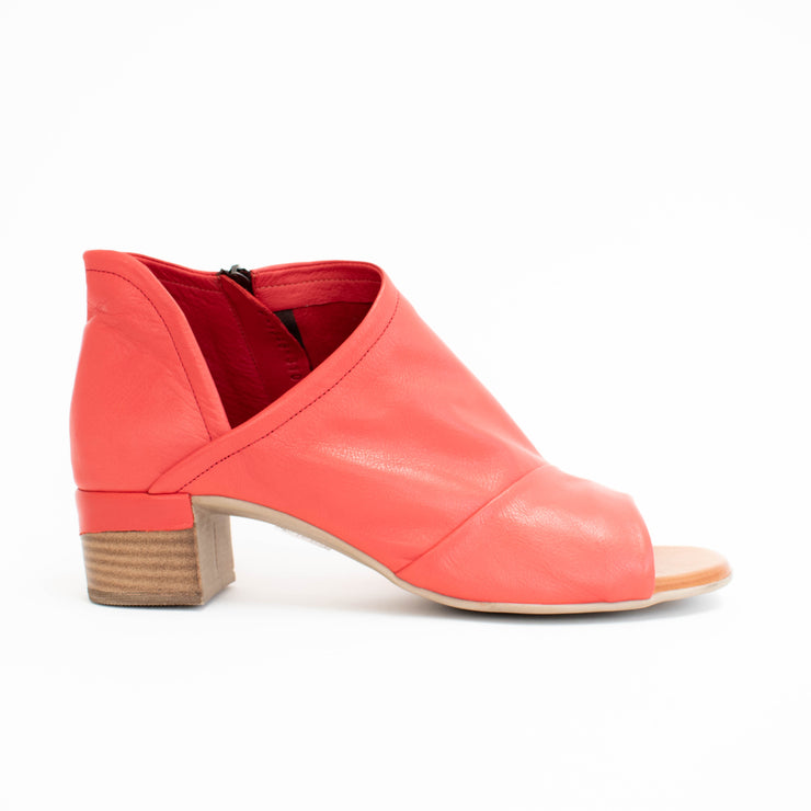 Hinako Barclay Pomegranate Sandals side. Size 42 womens shoes