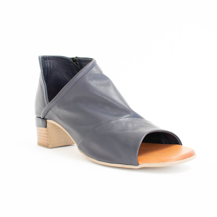 Hinako Barclay Navy Blue Sandals front. Size 43 womens shoes