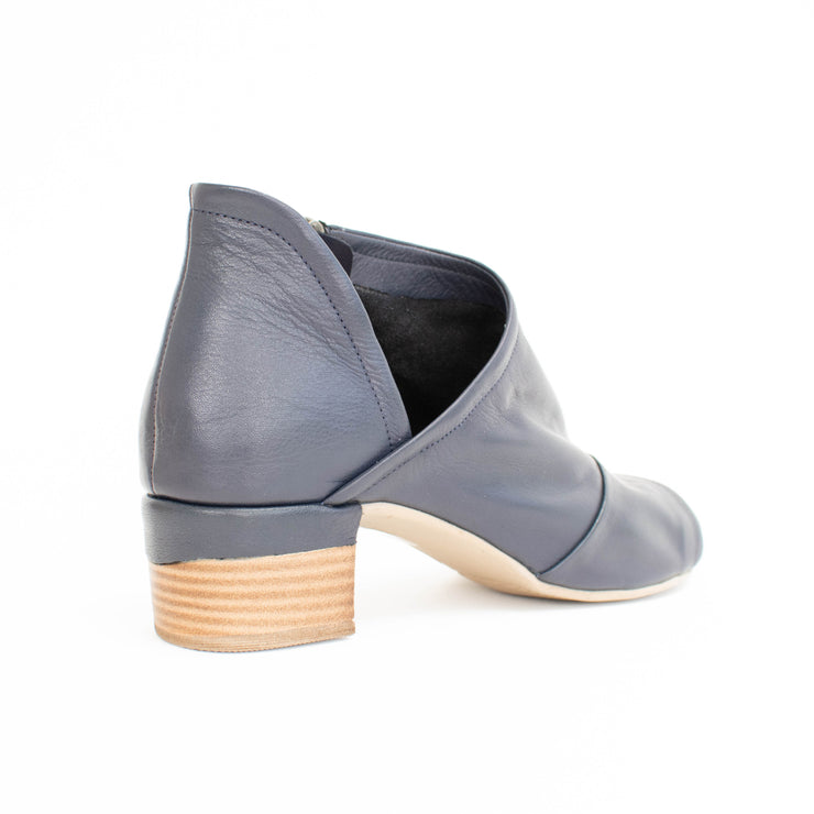 Hinako Barclay Navy Blue Sandals back. Size 44 womens shoes