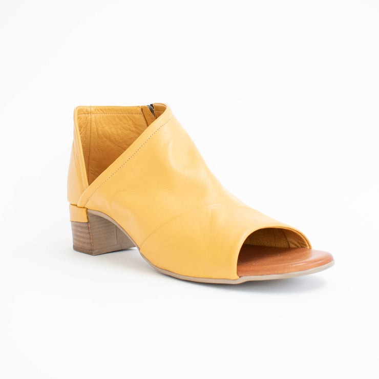 Hinako Barclay Noce Sandals front. Size 43 womens shoes
