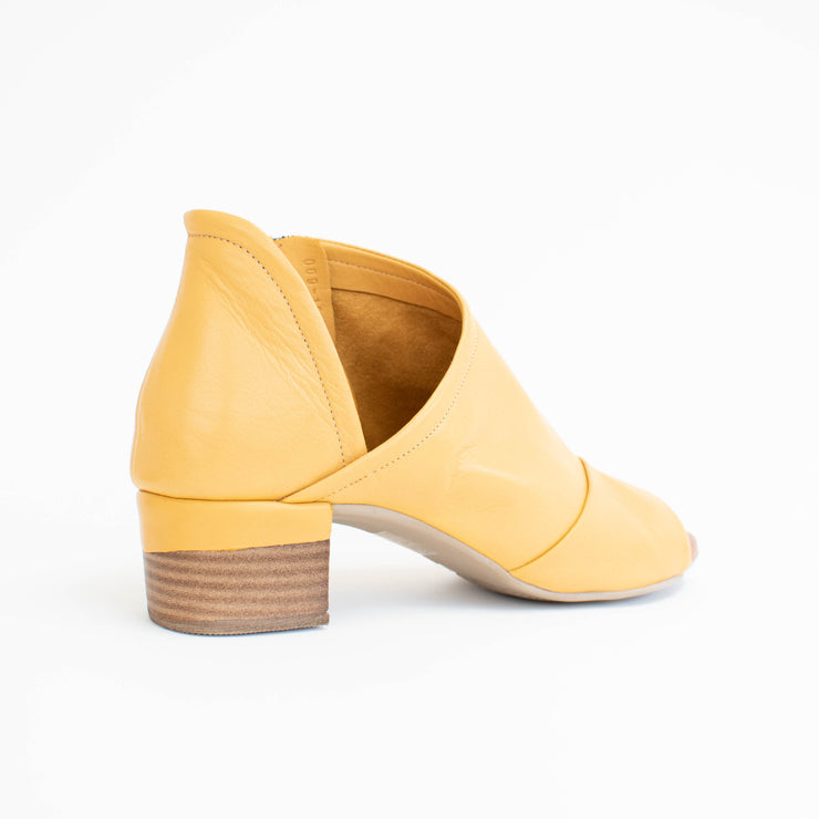 Hinako Barclay Noce Sandals back. Size 44 womens shoes