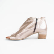 Hinako Barclay Pewter Sandals inside. Size 42 womens shoes