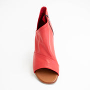 Hinako Barclay Pomegranate Sandals top. Size 43 womens shoes