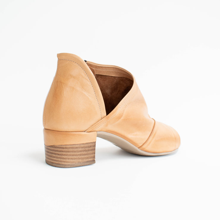 Hinako Barclay Nut Sandals back. Size 44 womens shoes