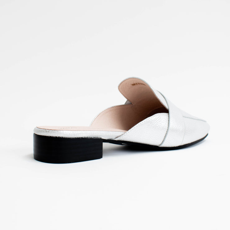 Tamara London Bastian Silver Milled Mules back. Size 44 womens shoes