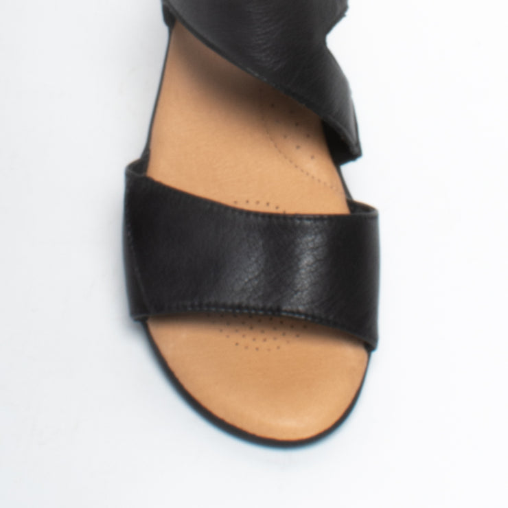 Hush Puppies Nessa Black Sandal top. Size 10 womens shoes