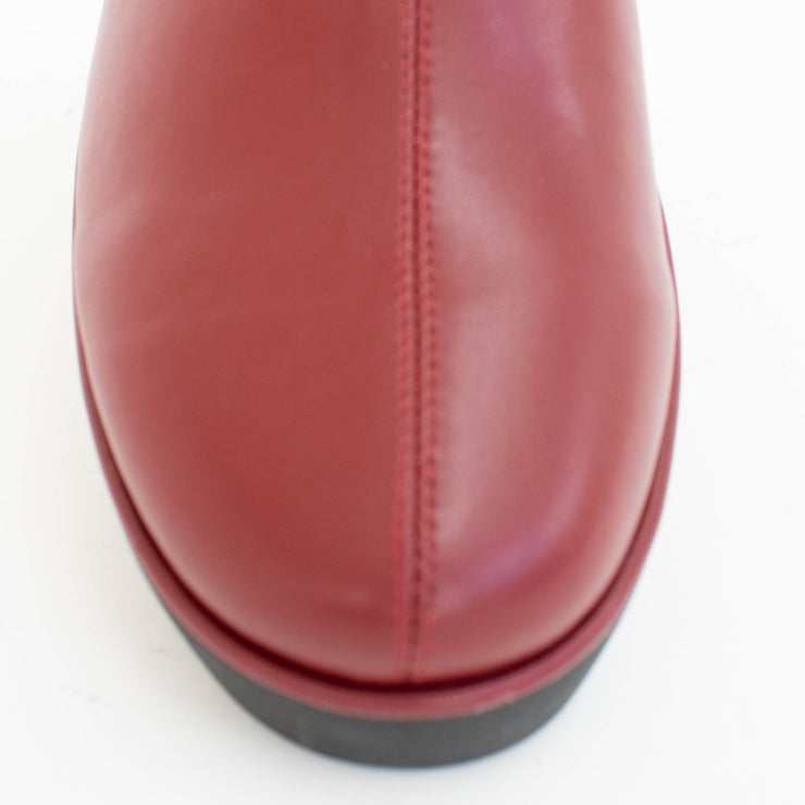 Bresley Petunia Cherry Cream Boot toe. Size 42 womens shoes