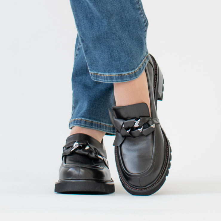 Bresley Dobbie Black Black Shoes model shot. Size 43 womens shoes