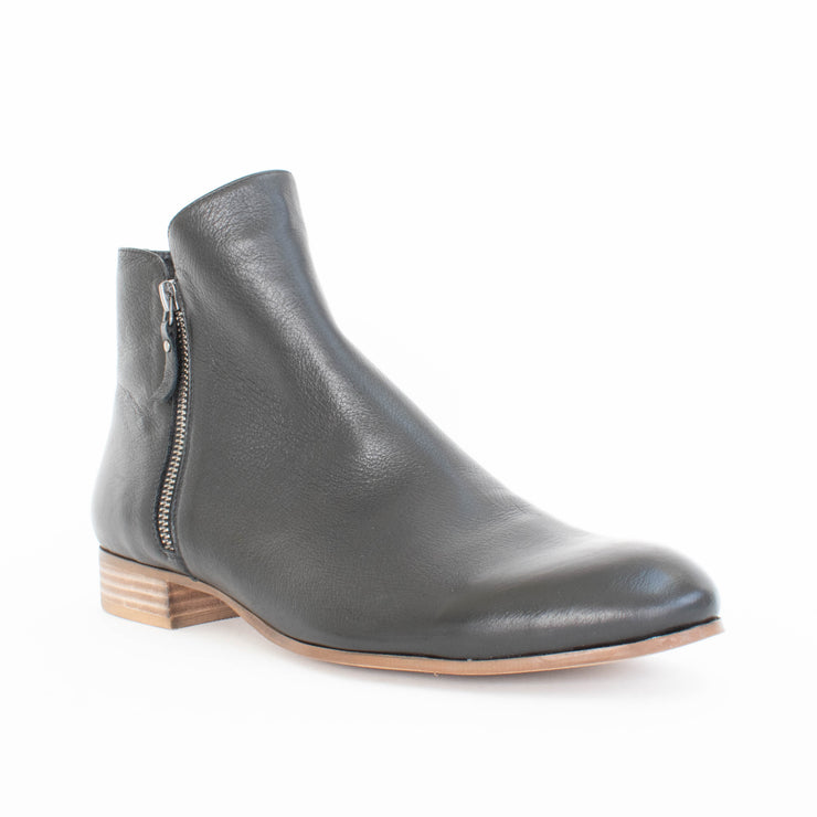 Django and Juliette Fabian Black Ankle Boot front. Size 43 womens shoes