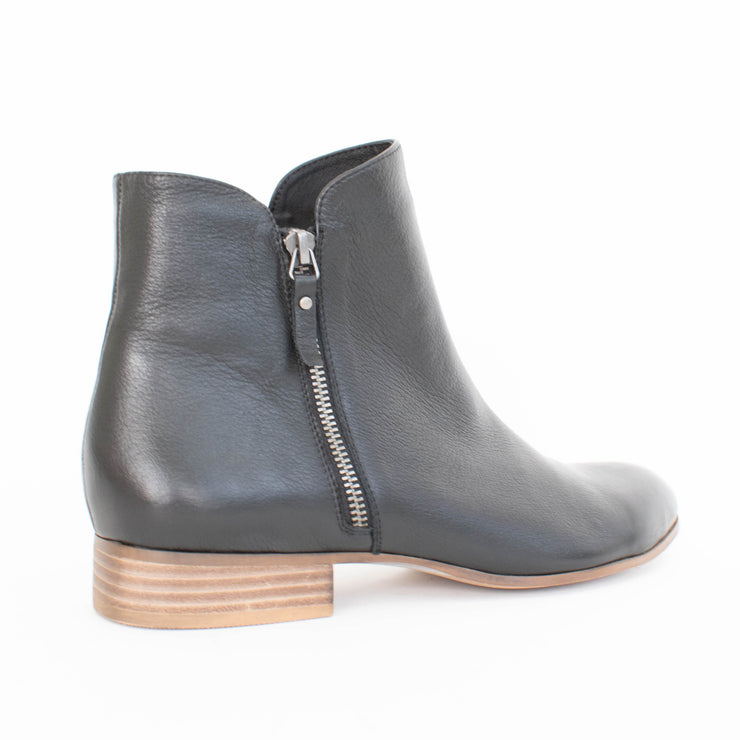 Django and Juliette Fabian Black Ankle Boot back. Size 44 womens shoes