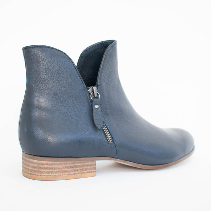 Django and Juliette Faye Navy Ankle Boots back. Size 44 womens shoes