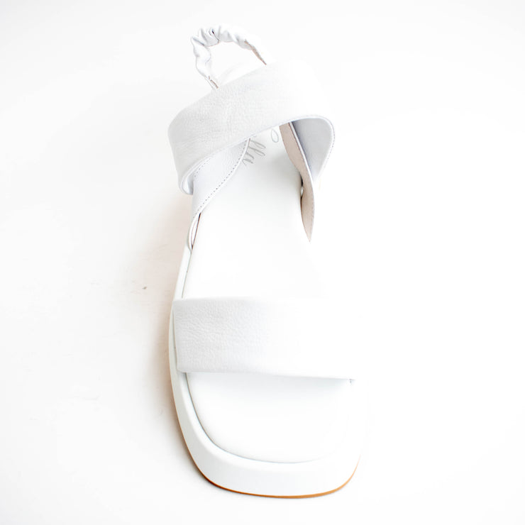Isabella Fingal White Sandals top. Size 46 womens shoes