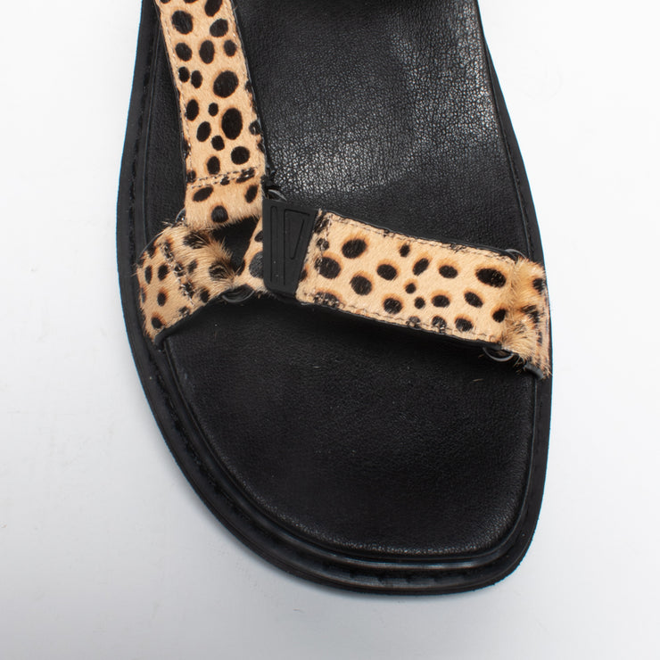 Hush Puppies Fit Tan Spot Print Sandal toe. Size 10 womens shoes