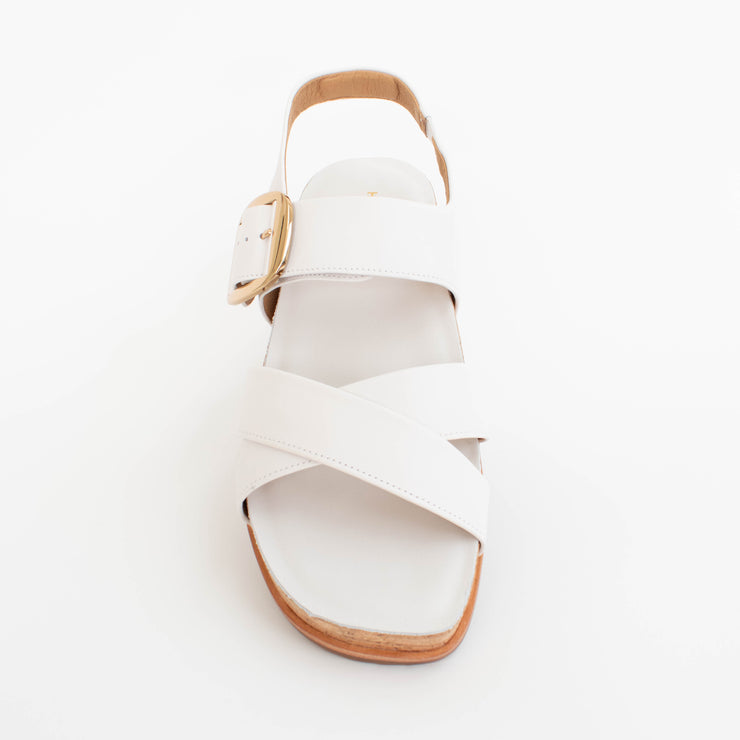 Hush Puppies Jester White Sandals top. Size 10 womens shoes