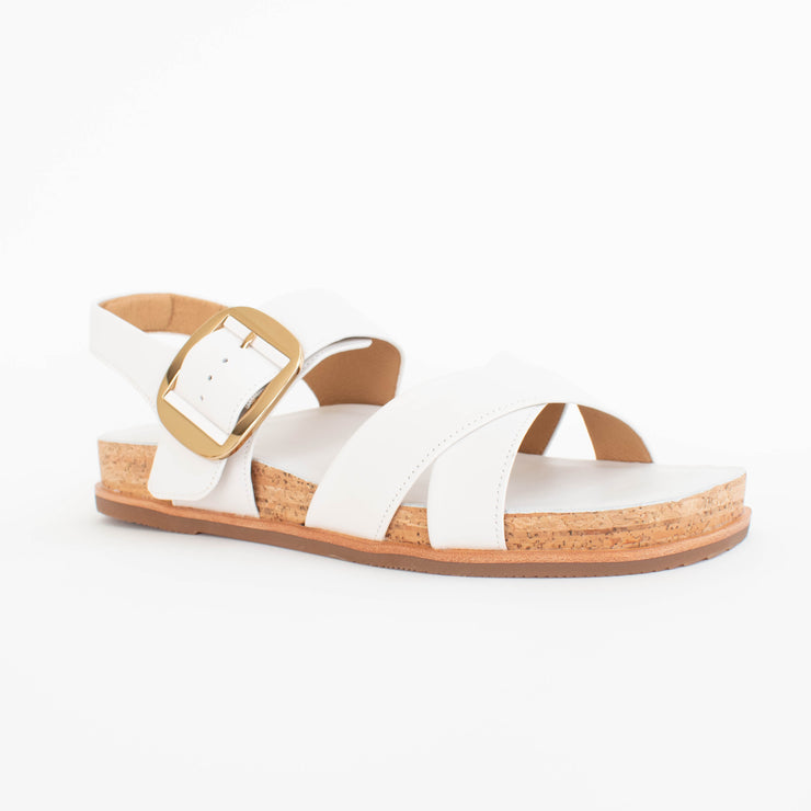 Hush Puppies Jester White Sandals front. Size 11 womens shoes