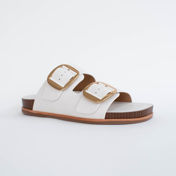 Hush Puppies Jonah White Sandals front. Size 11 womens shoes