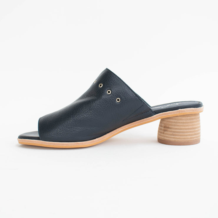 Isabella Illaroo Deep Ocean Sandals inside. Size 45 womens shoes