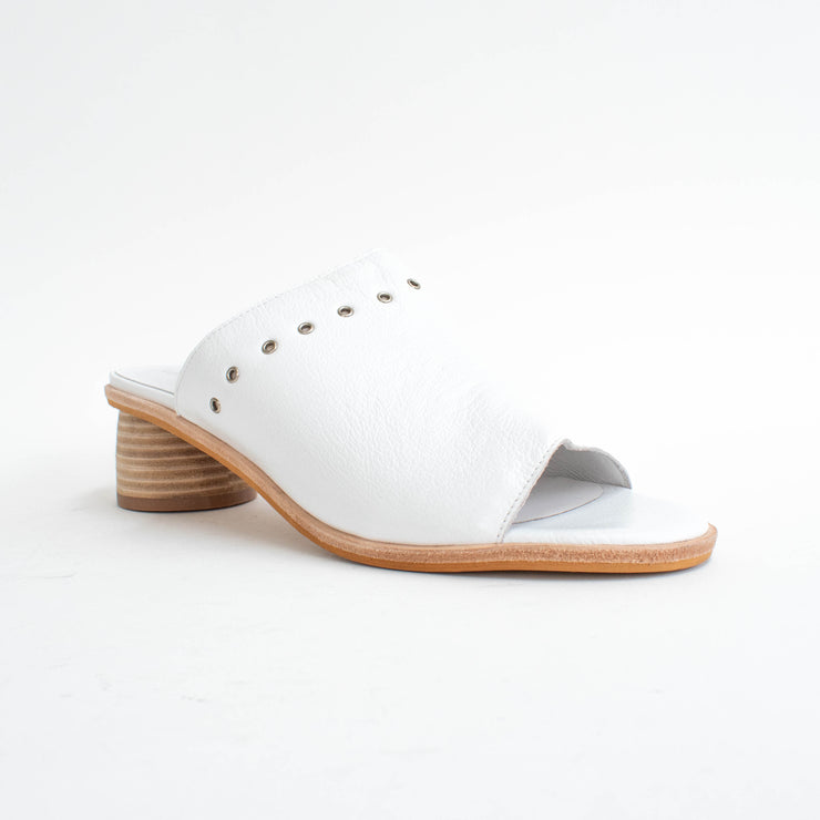 Isabella Illaroo White Sandals front. Size 43 womens shoes