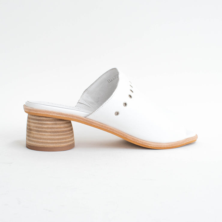 Isabella Illaroo White Sandals back. Size 44 womens shoes