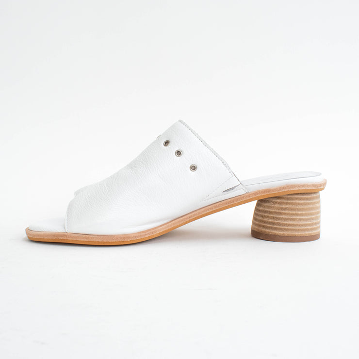 Isabella Illaroo White Sandals inside. Size 45 womens shoes