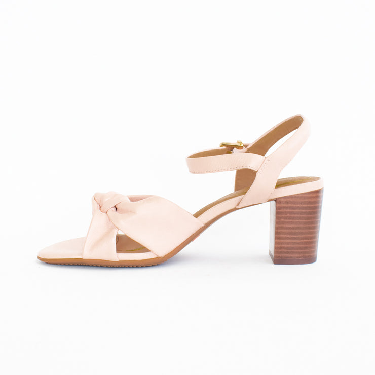 Hush Puppies Lush Misty Pink Sandals inside. Size 13 womens shoes