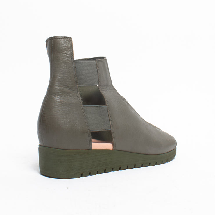 Django and Juliette Macaron Olive Sandal back. Size 44 womens shoes
