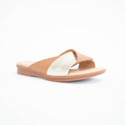 Hush Puppies Nara Tan Champagne Sandals front. Size 11 womens shoes