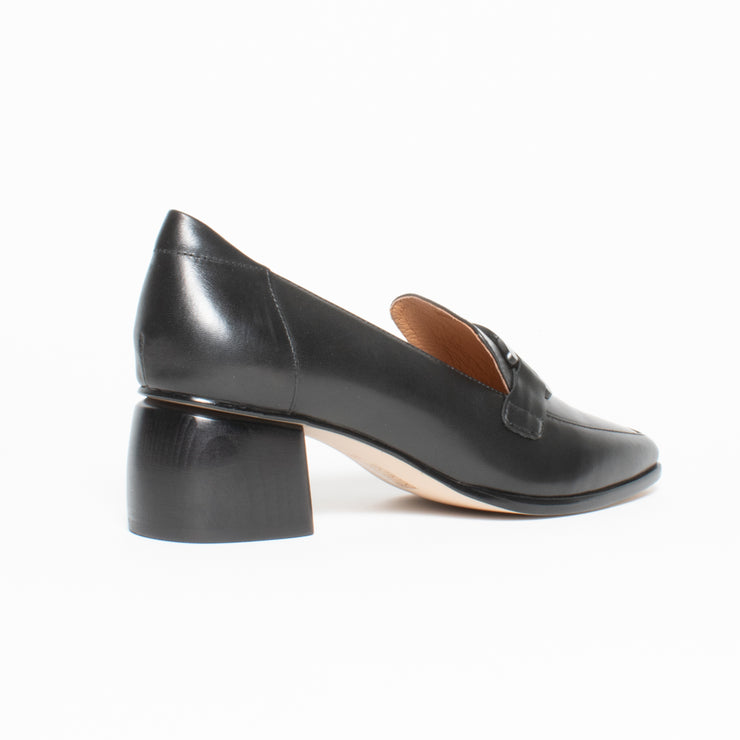 Bresley Paddle Black Black Loafer back. Size 44 womens shoes