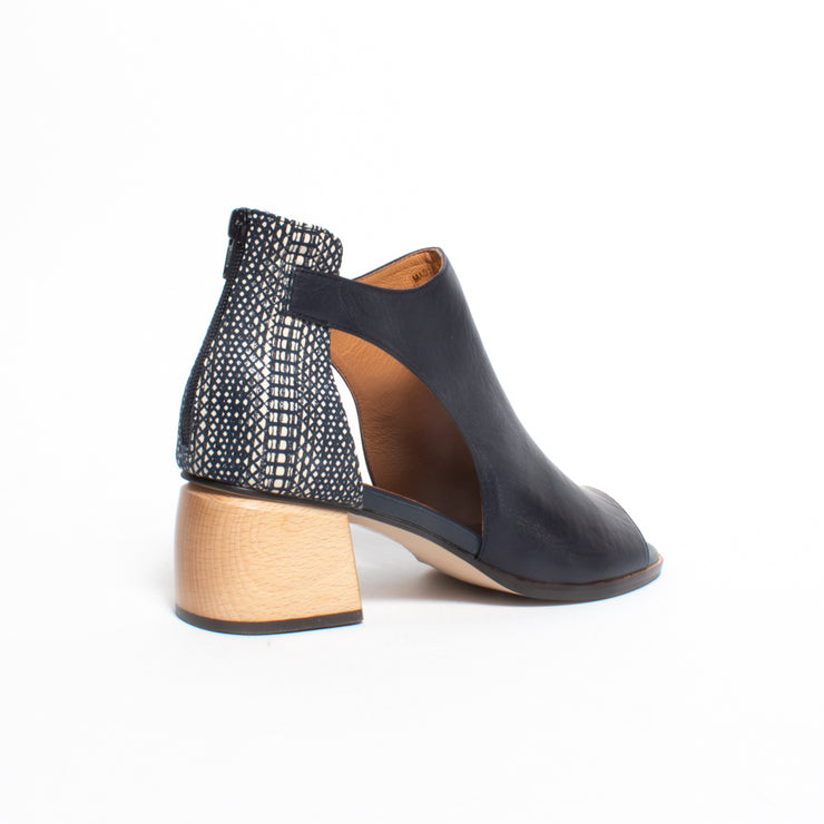Bresley Pennie Navy Squaw Sandal back. Size 44 womens shoes
