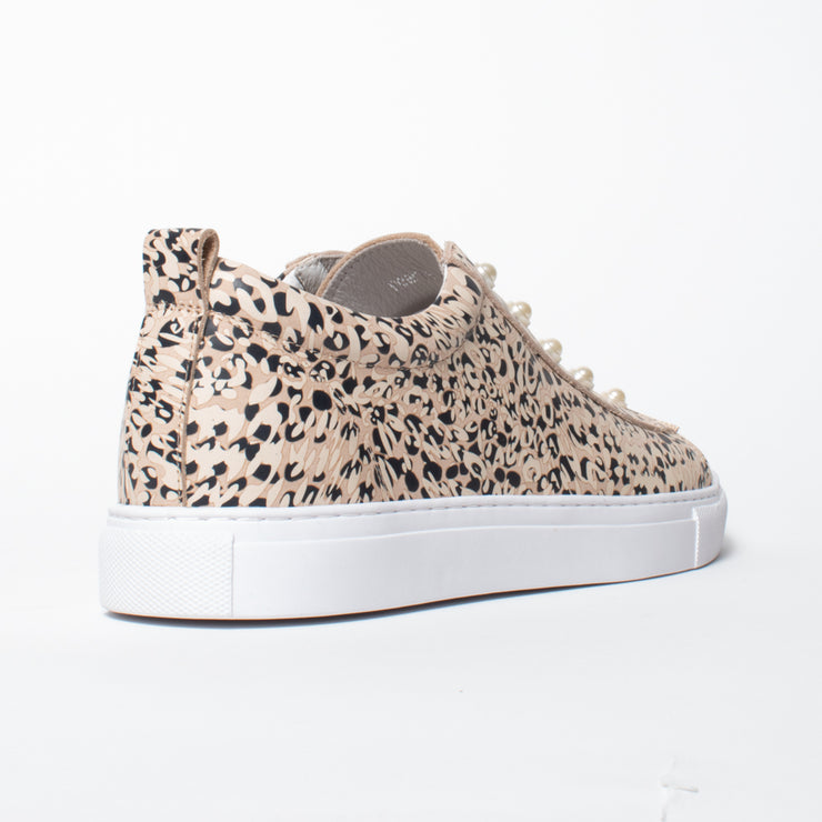 Minx Pearla Maple Walnut Sneaker back. Size 45 womens shoes