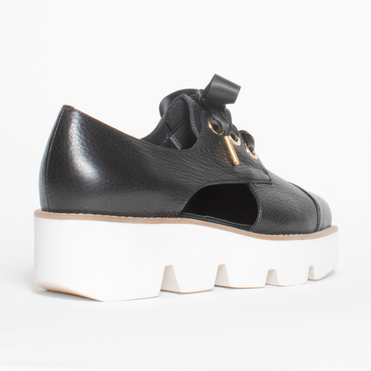 Bresley Pine Black Shoe back. Size 45 womens shoes