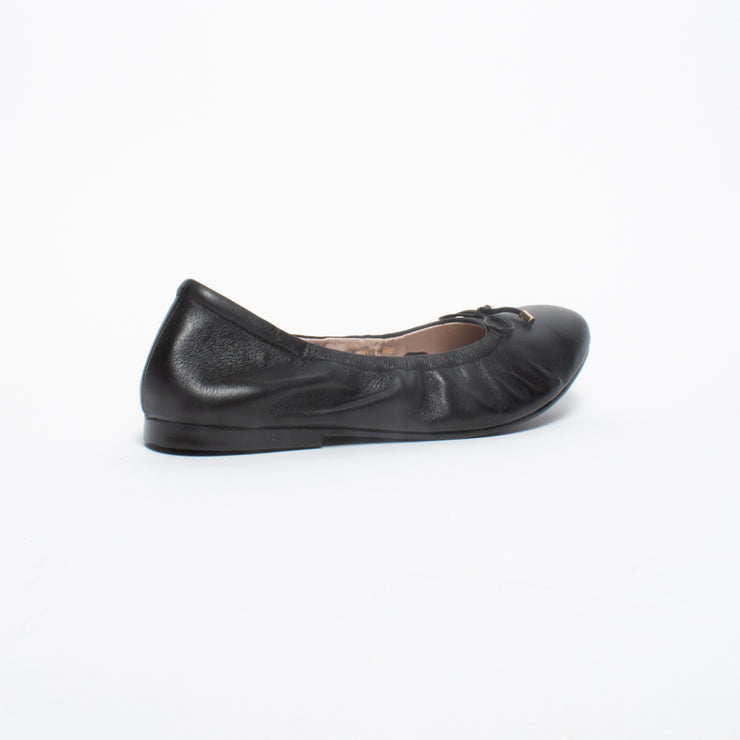 Bresley Poncho Black shoe back. Size 44 womens shoes