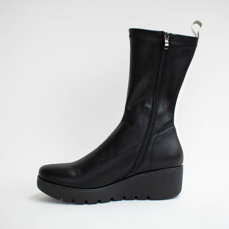 Bresley Petunia Black Cream Boot inside. Size 45 womens shoes