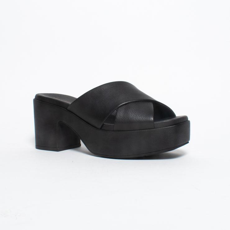 Hush Puppies Romeo Black Sandals front. Size 11 womens shoes