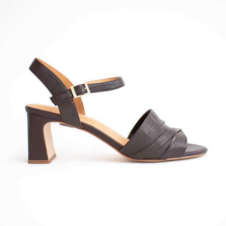 Bresley Sakee Cafe Sandals side. Size 42 womens shoes