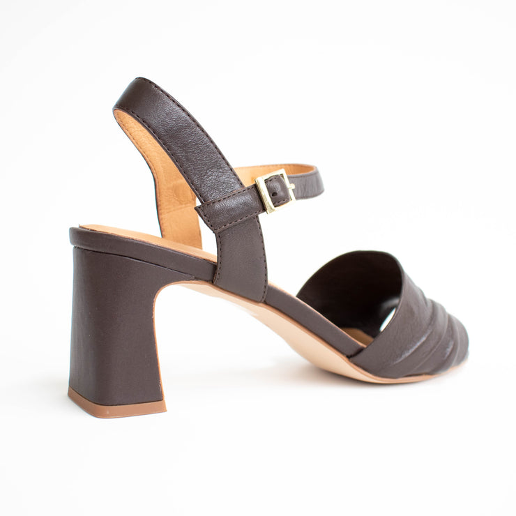 Bresley Sakee Cafe Sandals back. Size 44 womens shoes