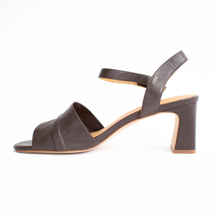 Bresley Sakee Cafe Sandals inside. Size 45 womens shoes