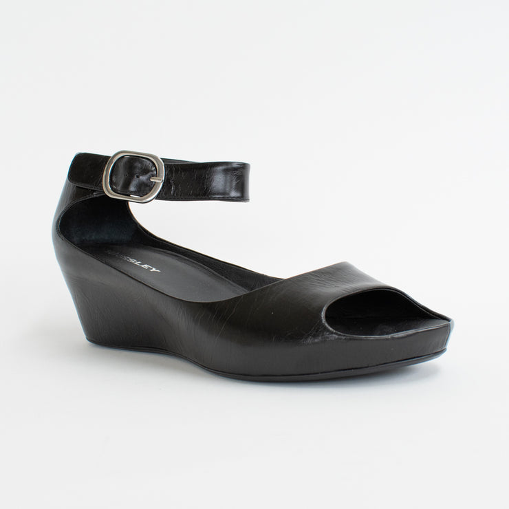 Bresley Sangria Black Sandal front. Size 43 womens shoes