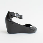Bresley Sangria Black Sandal back. Size 44 womens shoes