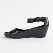 Bresley Sangria Black Sandal inside. Size 45 womens shoes