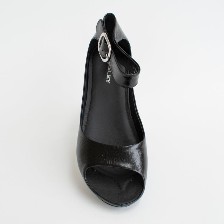 Bresley Sangria Black Sandal top. Size 46 womens shoes