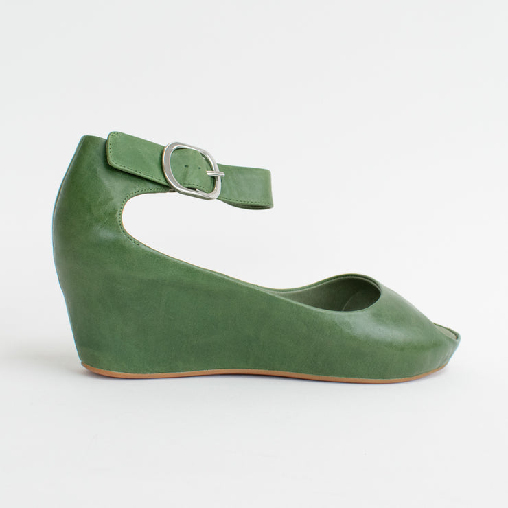 Bresley Sangria Green Sandals back. Size 44 womens shoes